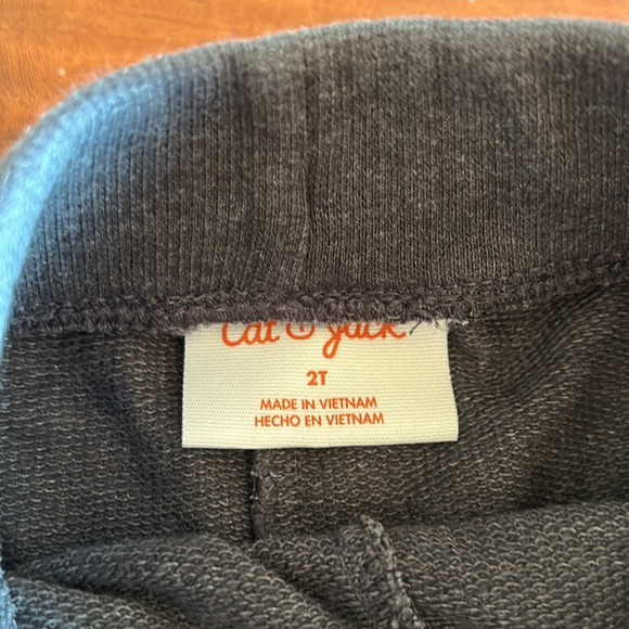 Bundle of shorts and overalls, boy 2t - Picture 13 of 14